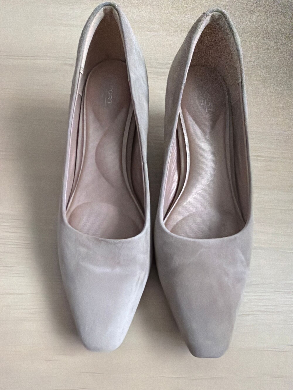 Rockport Total motion Blush Suede 2inch Heel size 7
